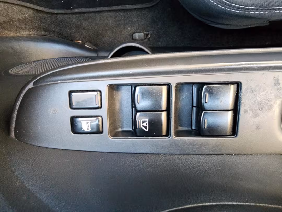 2018 Nissan Versa - 3N1CN7AP4JL864589 - Image #13