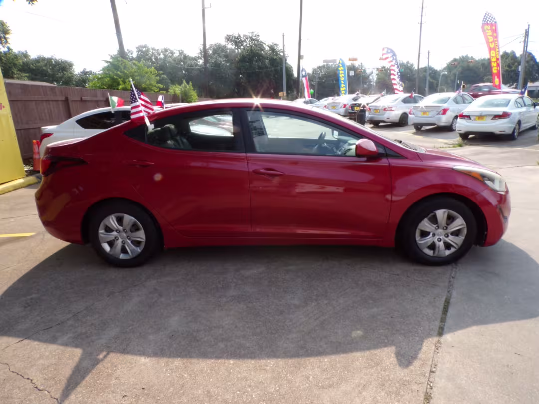 2016 Hyundai Elantra - KMHDH4AE3GU543367 - Image #4